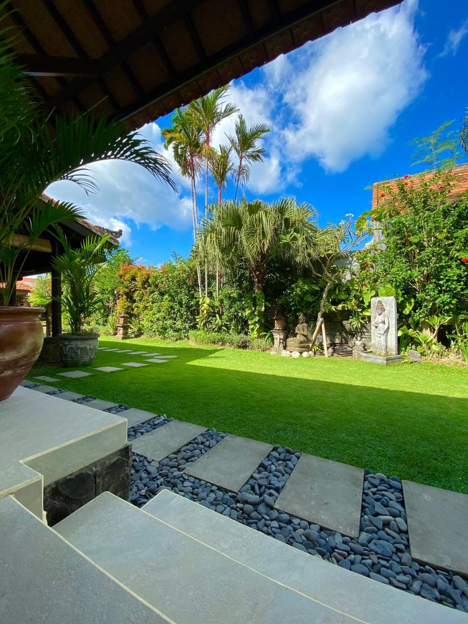 Puri Ayu Hotell Canggu Exteriör bild