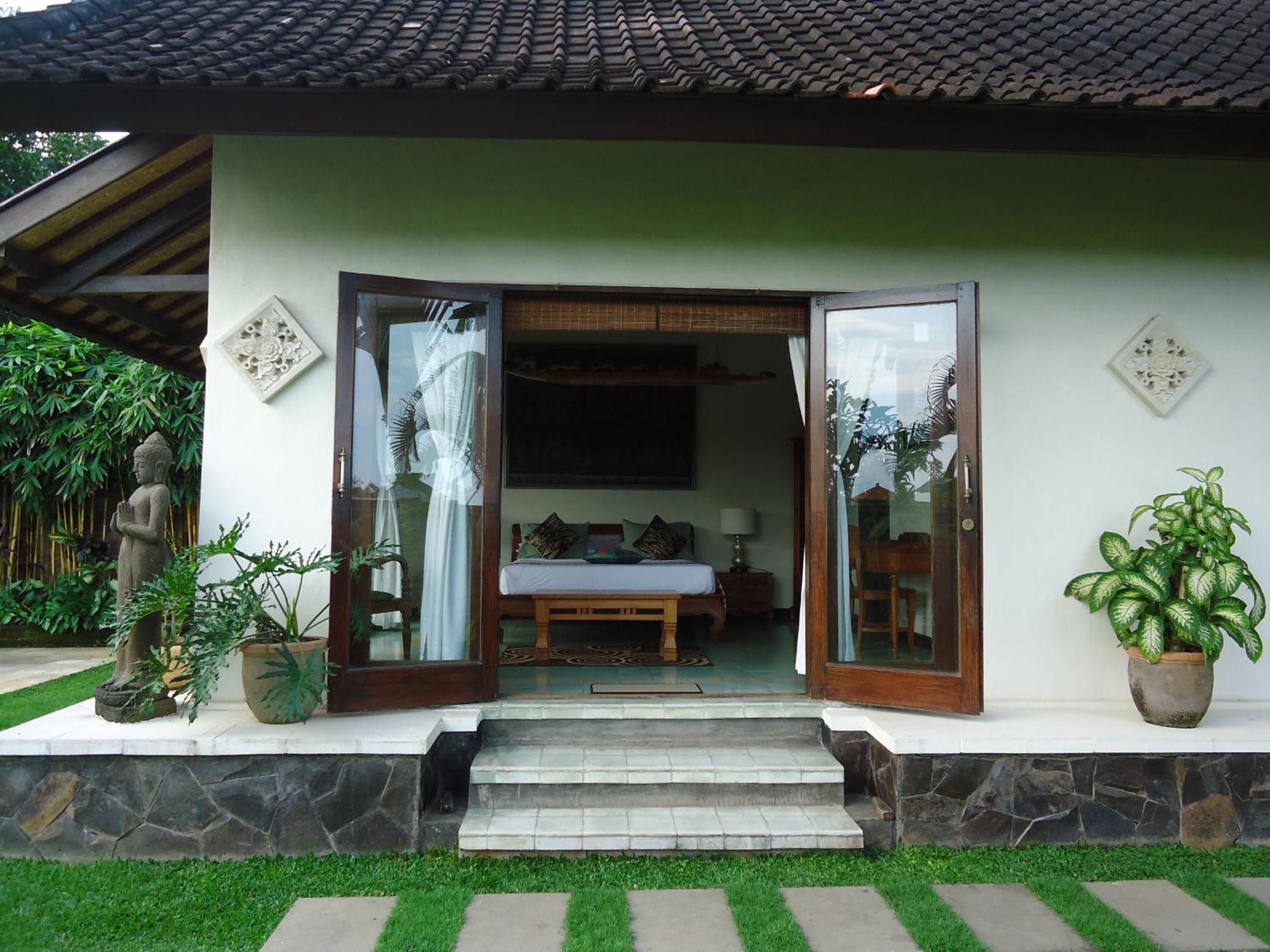 Puri Ayu Hotell Canggu Rum bild